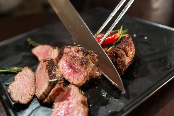 Grilled Beef Steak Black Board Dinner Restaurant Cut Meat Closeup — Stock Photo, Image