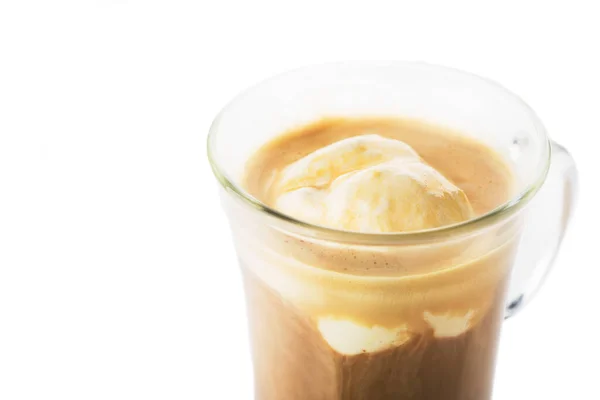 Кофе Шариком Мороженого Изолированы Белом Фоне — стоковое фото