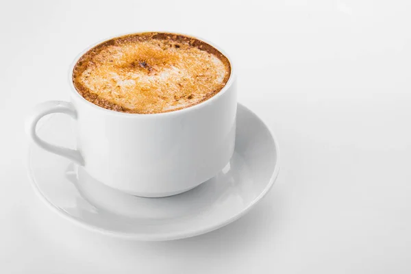 Xícara Café Branco Com Espuma Fundo Branco — Fotografia de Stock