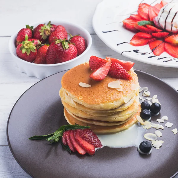 Tasty Pancake Strawberries Table — Stock Photo, Image