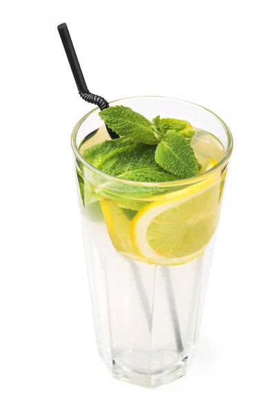 Heerlijke Sappige Limonade Met Munt Geïsoleerd Witte Achtergrond — Stockfoto