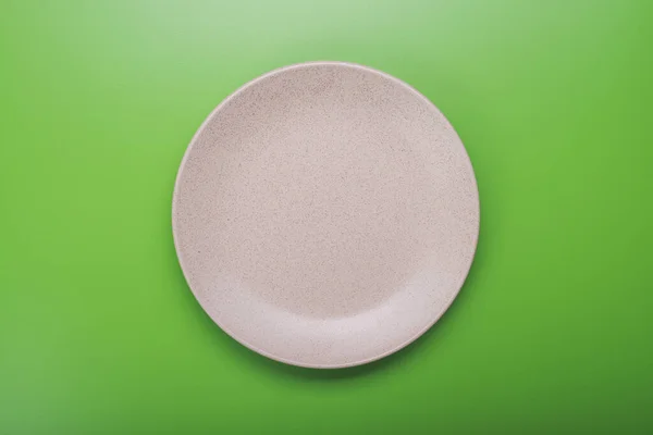 Empty Ceramic Plate Green Background Top View — Stock Photo, Image