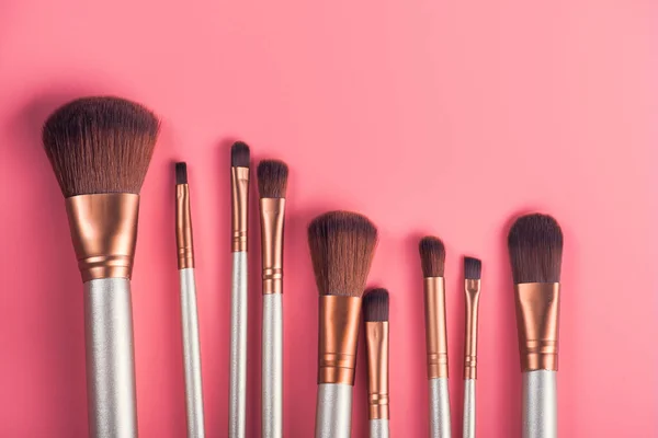 Set Kosmetisk Borste För Skönhet Makeup Rosa Bakgrund — Stockfoto