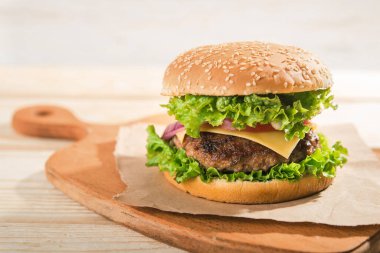 Biftekli büyük hamburger. fast food geçmişi.