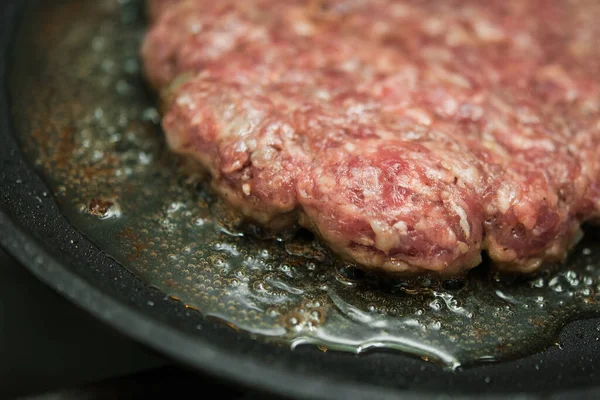 Cotoletta Hamburger Grande Succosa Pentola Metallo — Foto Stock