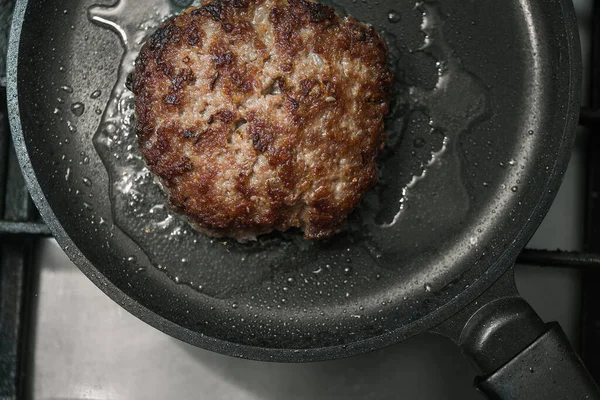 Grote Sappige Hamburgersnede Metalen Pan — Stockfoto