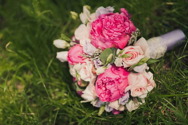 Close Beautiful Bridal Bouquet Background Wedding Accessories — Stock Photo, Image