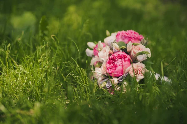 Zblízka Krásné Svatební Kytice Pozadí Svatební Doplňky — Stock fotografie