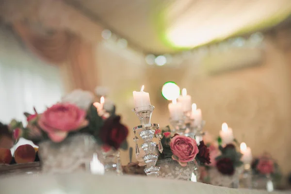 Decoração Mesa Casamento Close Castiçal Com Vela Fundo Romântico — Fotografia de Stock