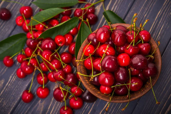 Kirschfrüchte Schüssel Vorhanden Holzuntergrund Süßes Essen Ansicht Von Oben — Stockfoto