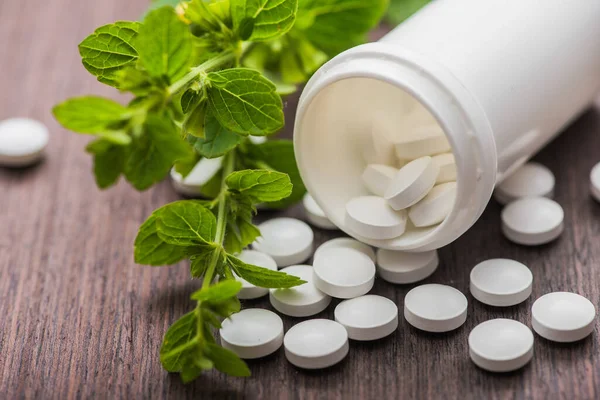 Medicamentos Pílulas Ervas Com Garrafa Fundo Farmácia Orgânica Alternativa — Fotografia de Stock
