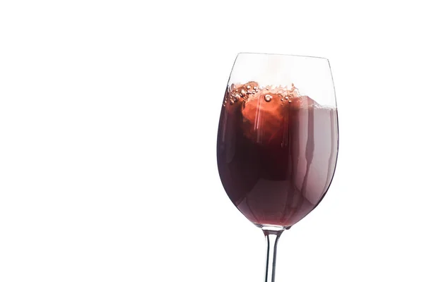 白を基調とした赤ワインのグラスは — ストック写真