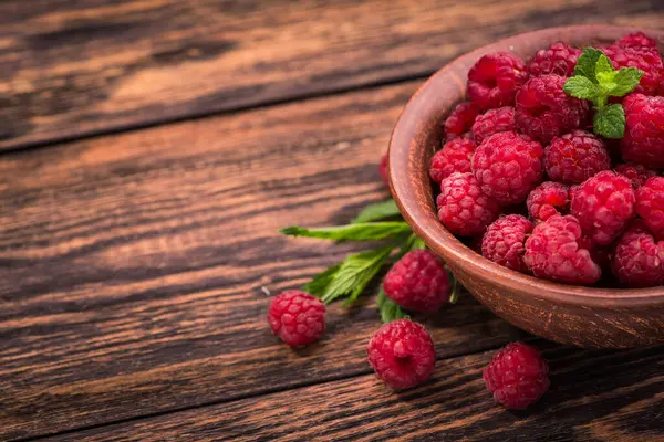 Summer Ripe Fruit Iin Bowl Old Wooden Table Background Raspberry — Stock Photo, Image