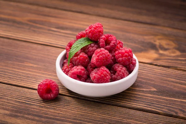 Red Fresh Raspberry Bowl Wooden Table — Stock Photo, Image