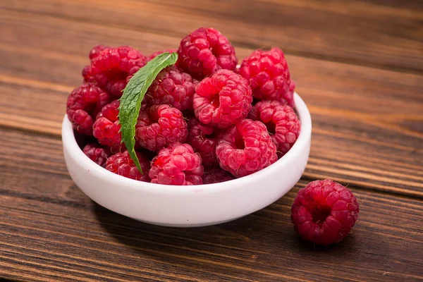 Red Fresh Raspberry Bowl Wooden Table — Stock Photo, Image