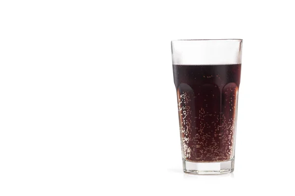 Kallt Glas Cola Isolerad Vit Bakgrund — Stockfoto