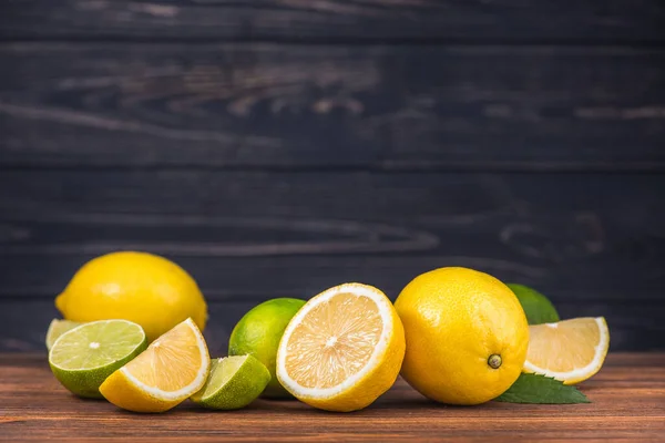 Citrusvruchten Vers Citroenfruit Oude Houten Tafel — Stockfoto