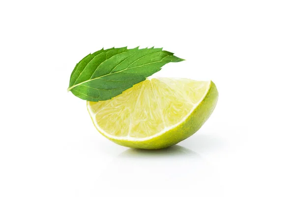 Citrusvruchten Vers Limoenfruit Geïsoleerd Witte Achtergrond — Stockfoto