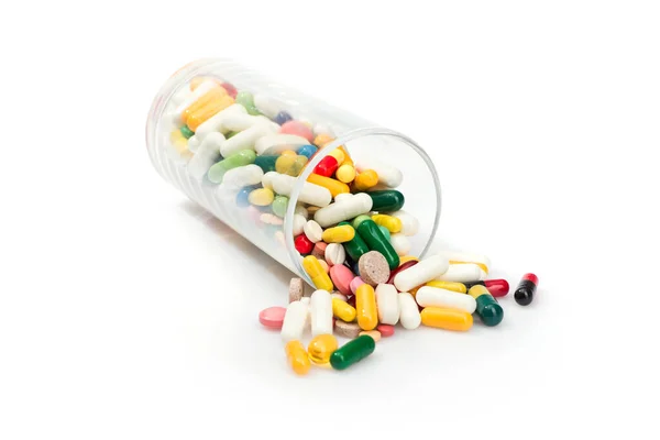 Konzept Von Glas Und Medizinischen Pillen Isoliert Auf Weißem Hintergrund — Stockfoto
