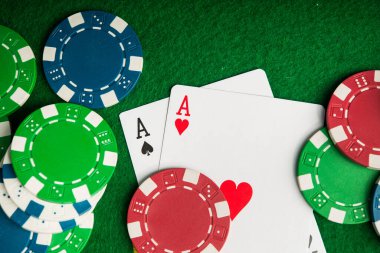 Pokerde iki as. Kumarhane geçmişinde kart ve çip