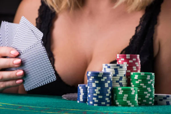 Sexy Woman Black Underwear Big Boobs Playing Poker Game Table — Stock Photo, Image