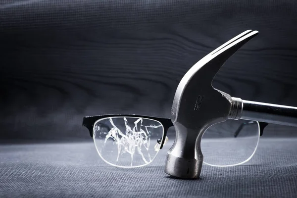 Broken Glasses Metal Mallet Black Background Anger Aggression Person Poor — Stock Photo, Image