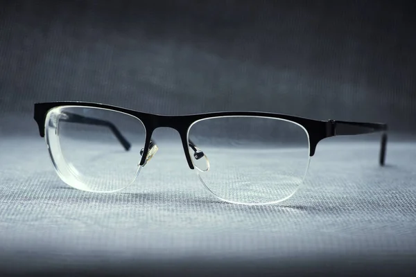 Óculos Olho Elegantes Pretos Para Visualização Fundo Metálico — Fotografia de Stock