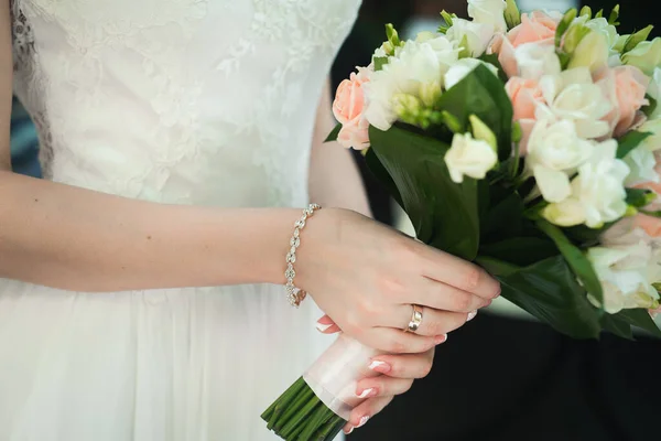 Novia Celebración Ramo Flores Boda Aire Libre Fondo Romántico — Foto de Stock