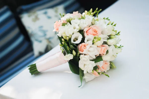 Wedding Flower Bouquet White Table Rose Flowers Decoration — Stock Photo, Image