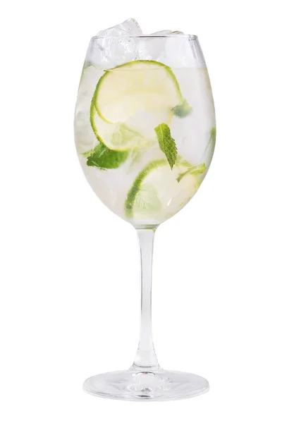 Cold Mojito Cocktail Met Kalk Geïsoleerd Een Witte Achtergrond — Stockfoto