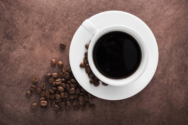 Taza Café Aromático Con Frijoles Asados Sobre Fondo Antiguo Vintage —  Fotos de Stock