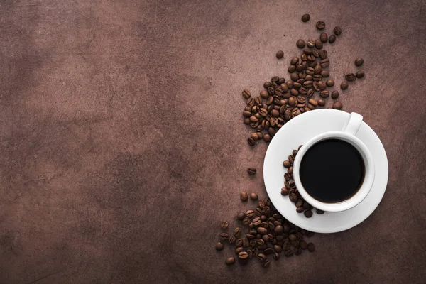 Taza Café Aromático Con Frijoles Asados Sobre Fondo Antiguo Vintage — Foto de Stock