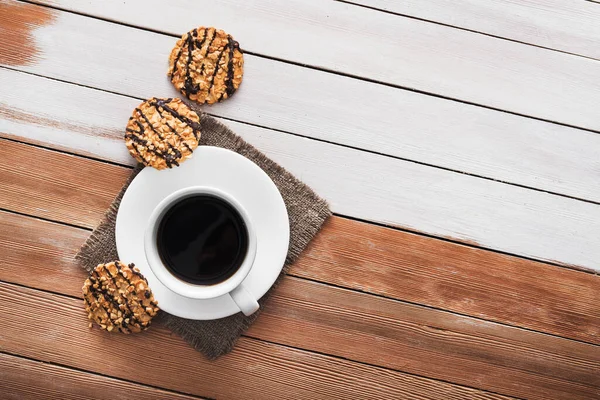 Morgens Kaffeetasse Mit Schokokeksen Auf Einem Holztisch — Stockfoto