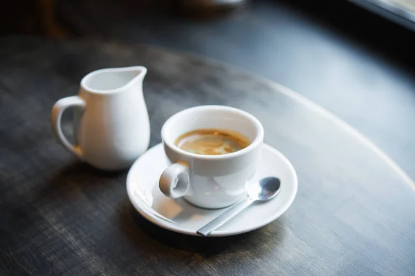 Tasse Café Sur Table Dans Café Boisson Fraîche Depuis Matin — Photo