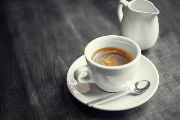 Filiżankę Kawy Stole Kawiarni Świeży Napój Rana Tło — Zdjęcie stockowe