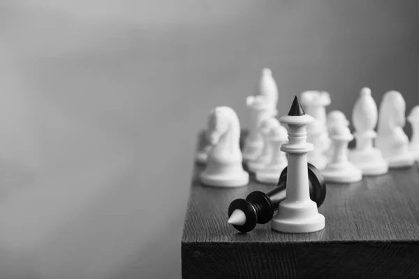 Крупный План Шахматного Короля Доске Стратегия Игры — стоковое фото