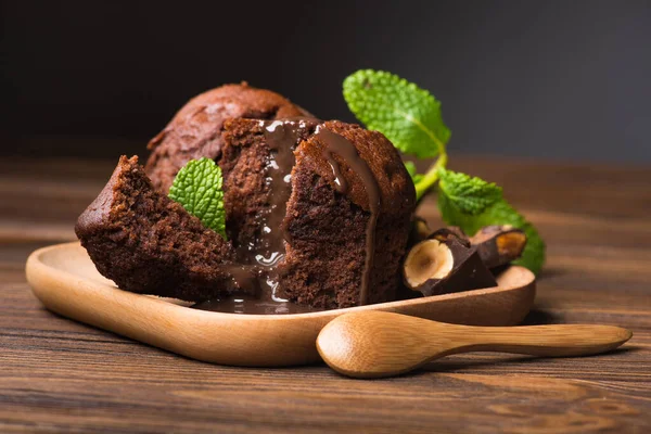 Dolce Torta Muffin Con Cioccolato Fuso Piastra Legno Cucchiaio — Foto Stock