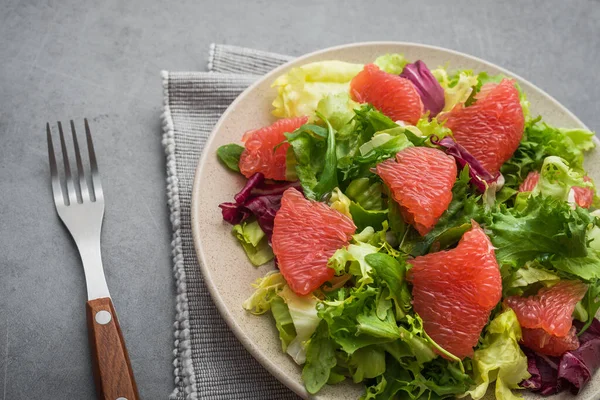 Mélanger Salade Fraîche Avec Laitue Roquette Verte Pamplemousse Tranché Dans — Photo