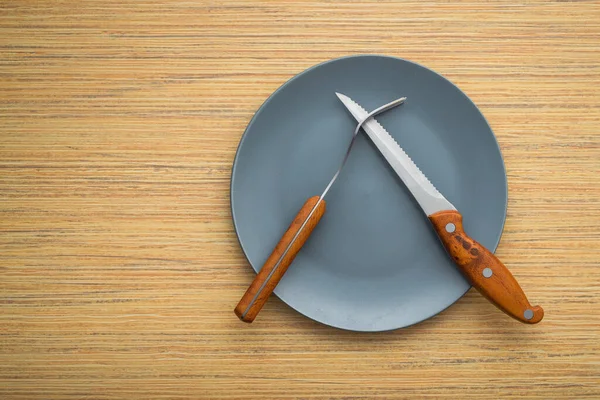 Tenedor Metal Cuchillo Una Mesa Madera Disposición Cubiertos Después Las —  Fotos de Stock