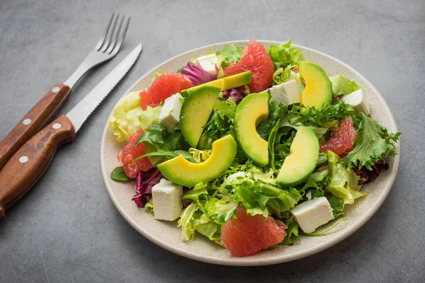 Salada Fresca Com Abacate Toranja Uma Mesa Pedra Alimentos Dieta — Fotografia de Stock