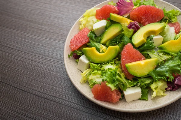 Alimentação Saudável Com Salada Frutas Legumes Mesa Madeira — Fotografia de Stock