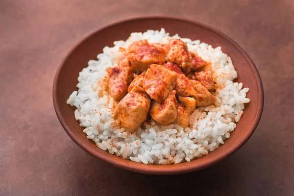 Pollo Indiano Curry Con Riso Bianco Fondo Marrone Pranzo Con — Foto Stock