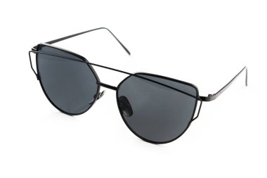 Beyaz arka planda izole edilmiş siyah modern gözlük