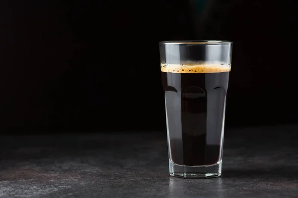 Siyah Arka Planda Sıcak Espresso Bardağı — Stok fotoğraf