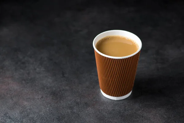Taş Masadaki Kağıt Kahve Fincanı Lezzetli Içecek — Stok fotoğraf