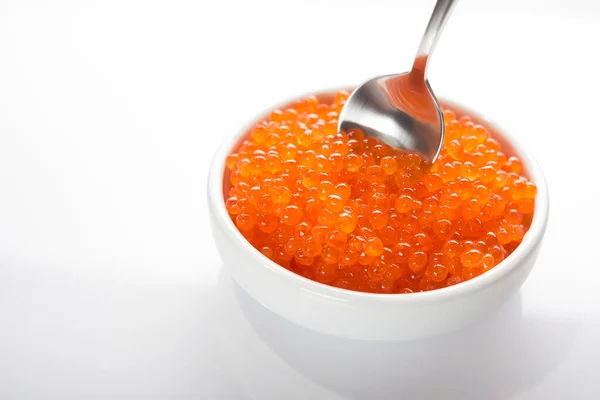 Caviar Rojo Tazón Aislado Sobre Fondo Blanco Harina Mariscos —  Fotos de Stock