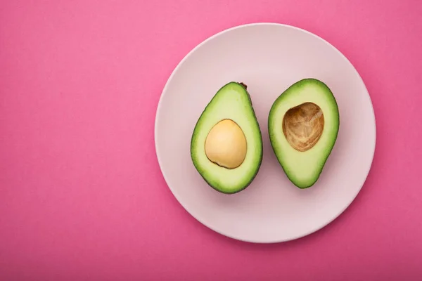 Aguacate Verde Fresco Sobre Fondo Pastel Rosado Concepto Dieta Saludable —  Fotos de Stock