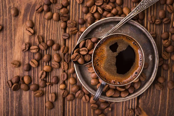 Arabic Coffee Cup Roasted Beans Wooden Table Top View — Stock Photo, Image