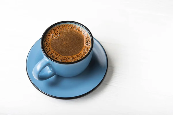 Blaue Kaffeetasse Auf Weißem Holztisch — Stockfoto
