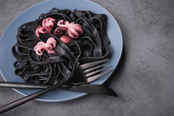 Italian Black Pasta Cuttlefish Ink Marinated Octopus Plate Stone Table — Stock Photo, Image
